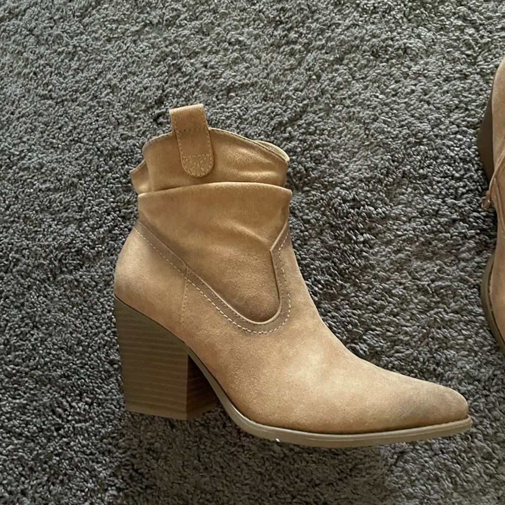 Cute rustic booties- size 8 - Picture 5 of 8